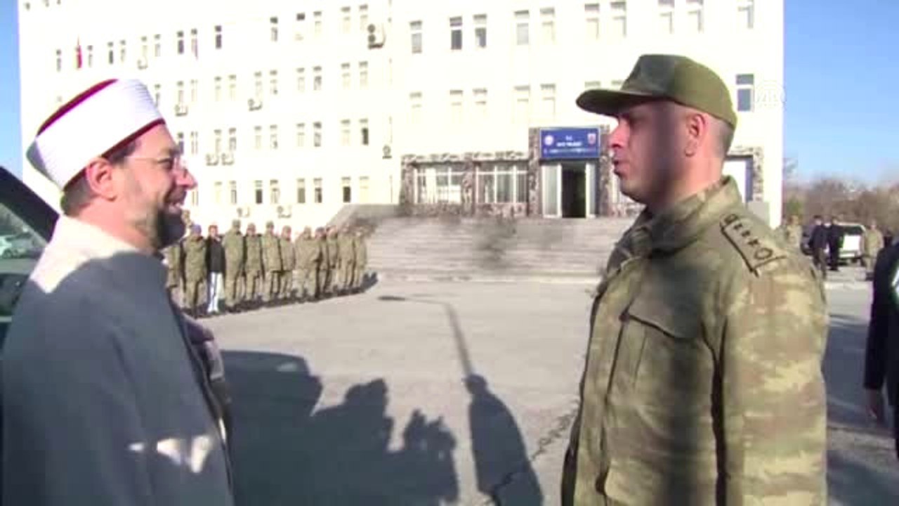 Diyanet İşleri Başkanı Erbaş, Şehit Ailelerini ve İl Jandarma Komutanlığını Ziyaret Etti