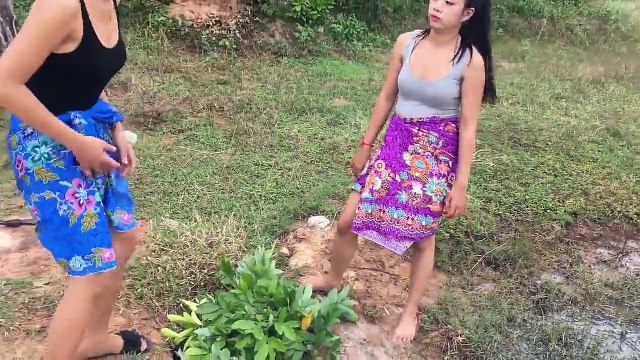 balık nasıl tutulur, nasıl yenir, kamboçyalı kızlardan izleyelim