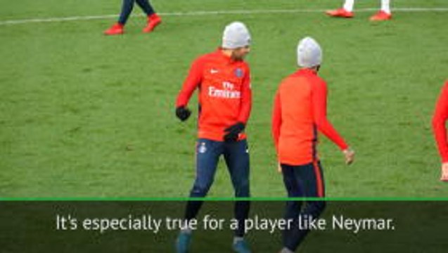 Emery urges referee to protect under-fire Neymar