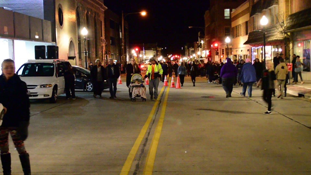 Dec 1 2017 Christmas Walk and Tree Lighting in Dixon, IL USA