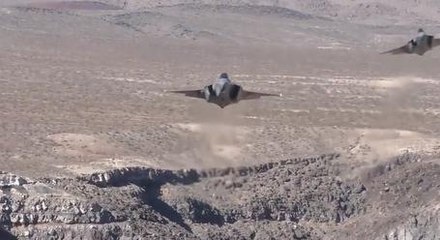 Guy Captures Some Super Cool Footage Of An F-35 Flying Straight At Him