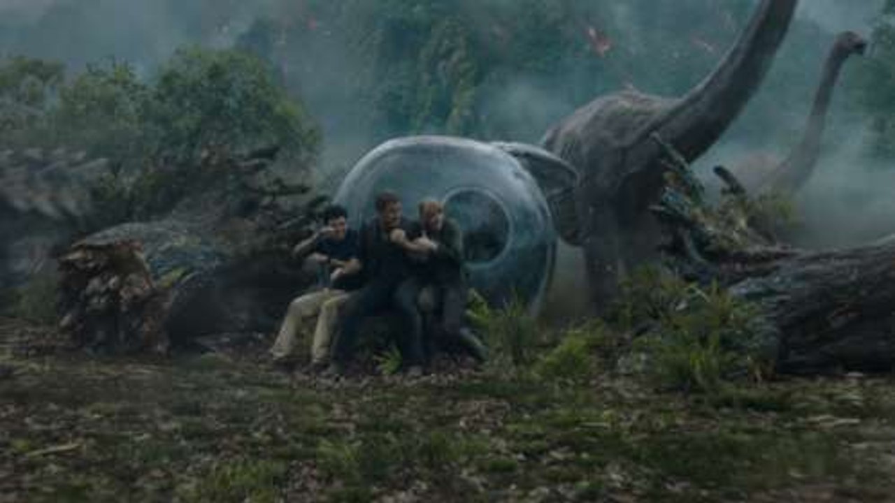 Teaser For The First "Jurassic World: Fallen Kingdom" Looks Insane