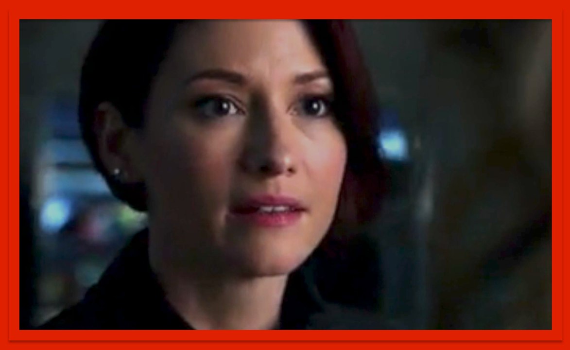 Supergirl - Alex tells Supergirl to "be alien" - Reign - Melissa Benoist, Chyler Leigh