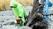 Petugas Bersihkan Material Lahar Dingin Gunung Agung