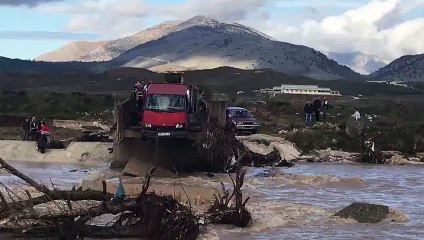 Makina mes ures se shembur