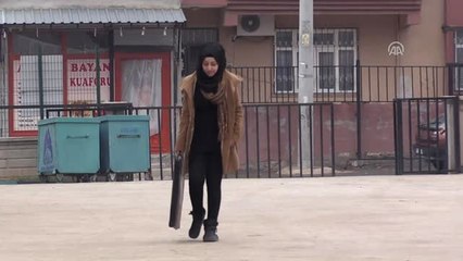 Savaşın Acısını Resimle Unutmaya Çalışıyor