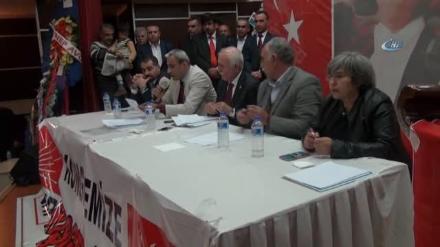 CHP Adıyaman Merkez İlçe Olağan Kongresindegernginlik... CHP'li Başkana Eski Başkandan Yumruk