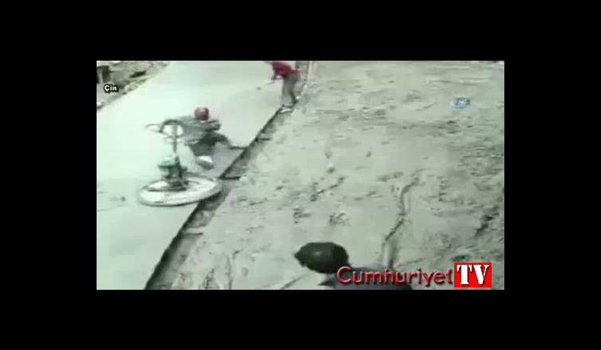 Beton düzeltme makinesi kontrolden çıktı, ortalık karıştı