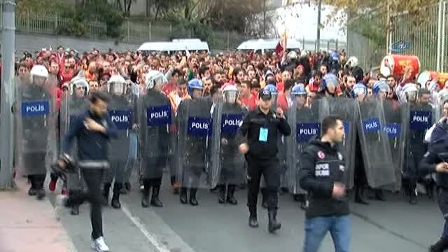 Galatasaraylı Taraftarlar, Vodafone Park'a Gidiyor