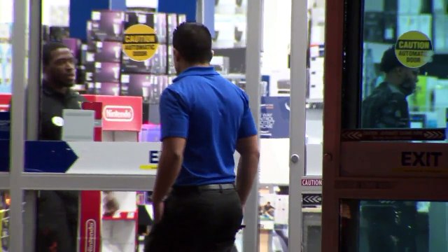 Man Dies After Being Tasered by Police in New York Best Buy