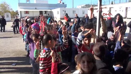 Kilis'te Suriyeli Çocuklara Mont ve Bot