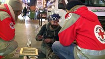 Froid: la Croix-Rouge offre nourriture et écoute aux sans-abris