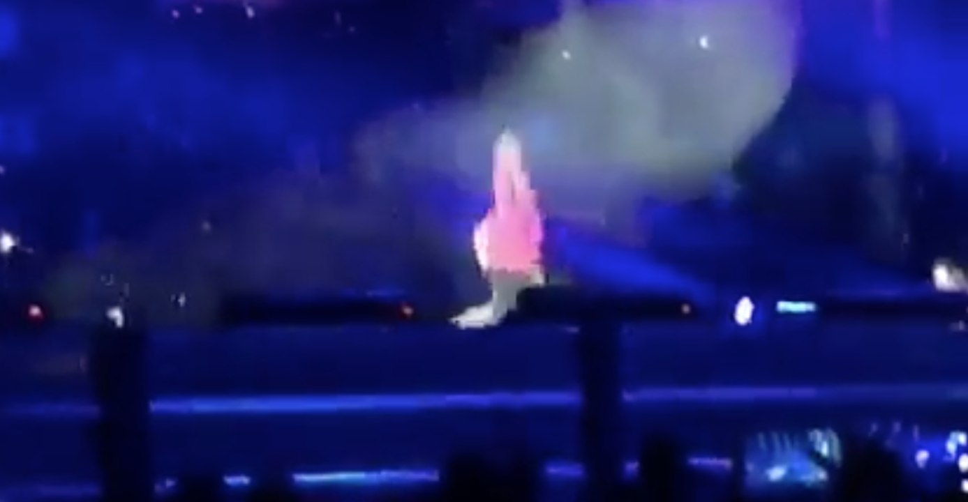 Chilean Pop Star Beto Cuevas Falls Off Stage During Mexico City Concert