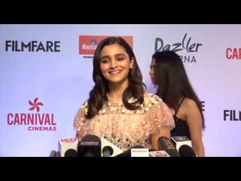 Beautiful Alia Bhatt Makes Fun at Red Carpet of Filmfare Glamour and Style Awards