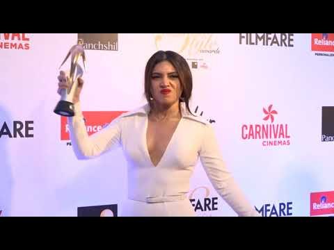 Bhumi Pednekar Makes Fun With Reporters After Getting Award at Filmfare Glamour and Style Awards
