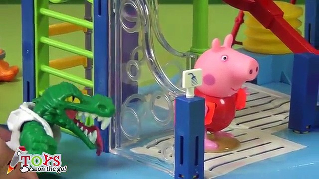 Terror en la Piscina un LAGARTO persigue a Peppa Pig