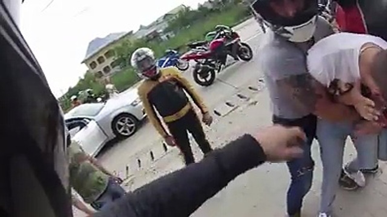 Banda Motociklista Ga Je Zaustavila i Izvukla Iz Auta, a Onda Je Uradio Nešto Nezaboravno