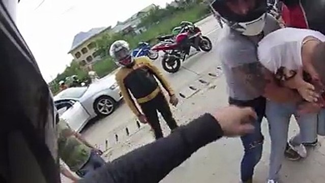 Banda Motociklista Ga Je Zaustavila i Izvukla Iz Auta, a Onda Je Uradio Nešto Nezaboravno