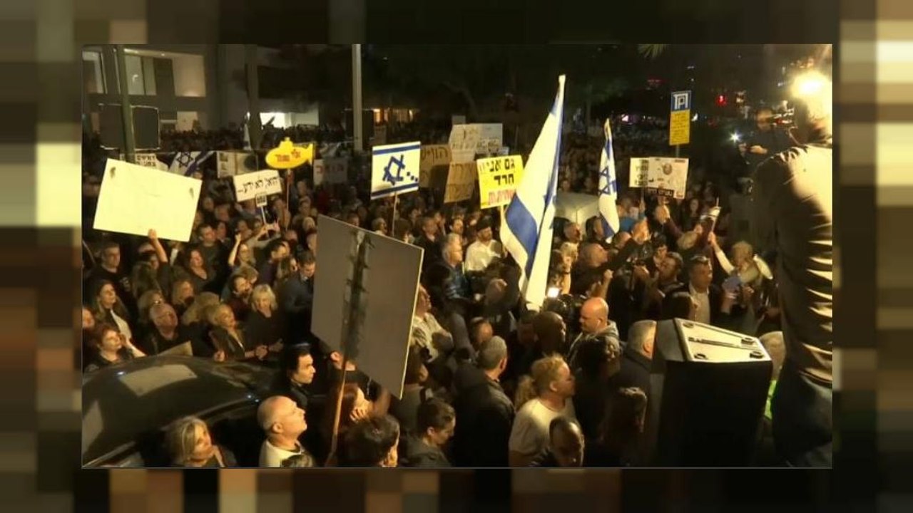 Thousands join "March of Shame" against corrupt politicians in Tel Aviv