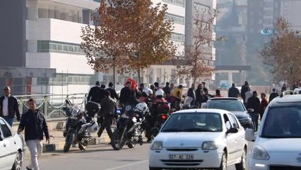 Düğün Konvoyundaki Silahı Almaya Çalışan Polise Saldırı