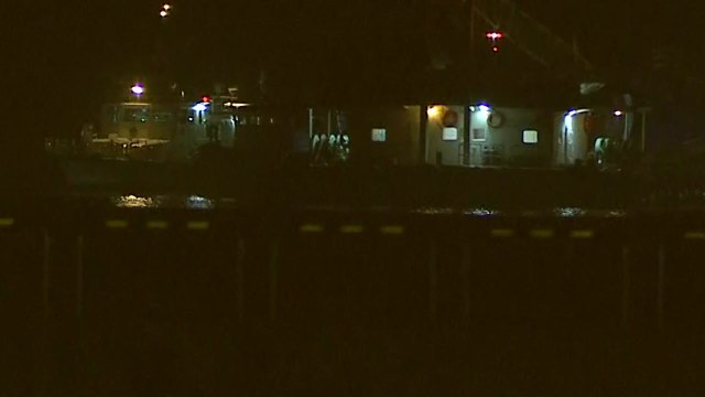 '영흥도 낚싯배 전복' 야간 수색 진행...선내에서 실종자 못 찾아 / YTN