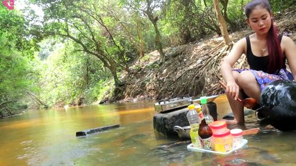 Viral Video Food 2017-Beautiful Girl Fry Shellfish on River at AngkorWat Temple_VILLAGE FOOD FACTORY