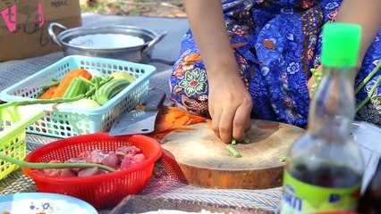 Viral Video Food _ Beautiful Girl Cook Pork Curry Recipe With Noodle New Video 2017 _ Ever