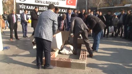 Temsili Mezara Kömür Döküp Madendeki İş Kazalarına Dikkat Çektiler