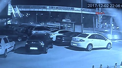 Kocaeli Otomobilin, Oto Galerisine Dalma Anı Kameralara Yansıdı