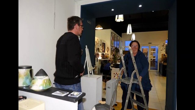 Landerneau. Expo Riv'Gauch : Les encres de Ronan surfent avec poésie sur la vie