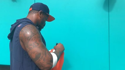 Von Miller signs autographs before Broncos-Dolphins game