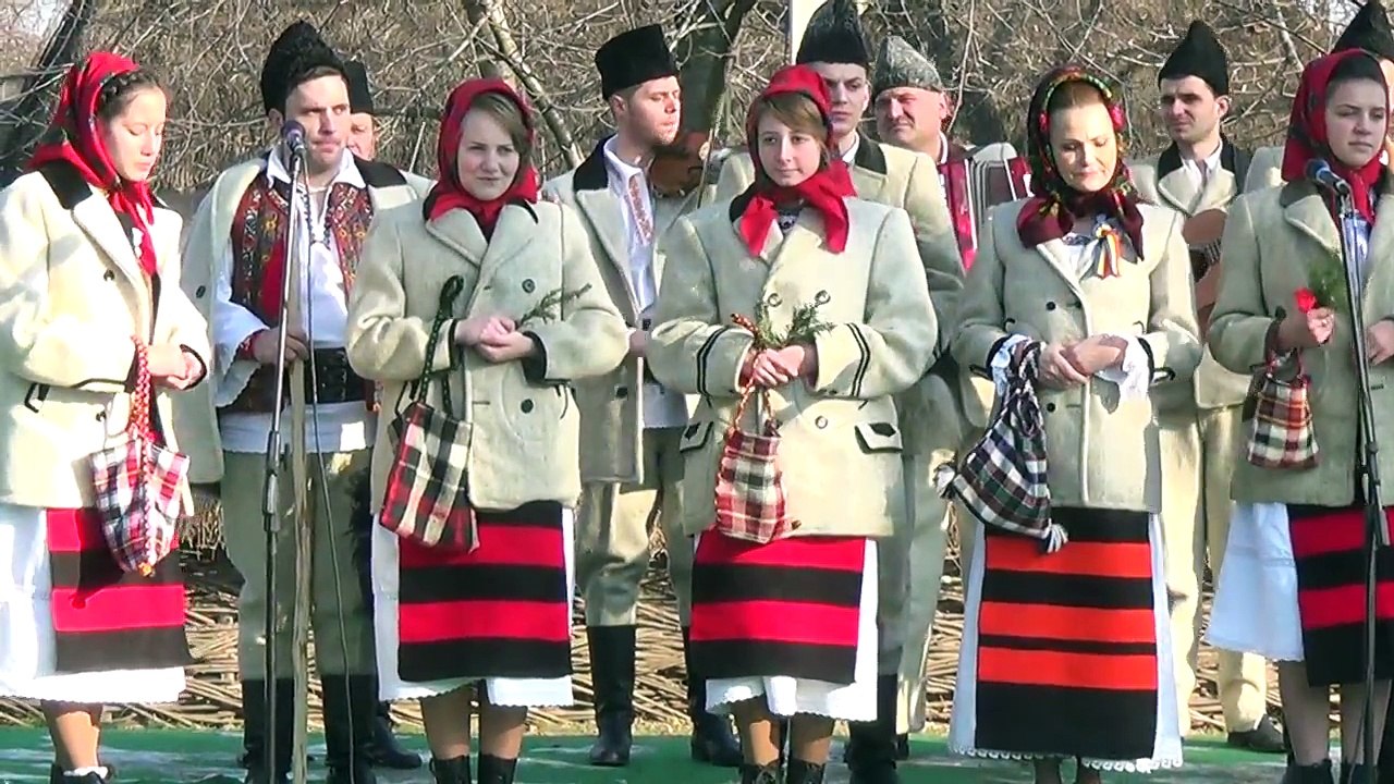 Anghelina Timis Lung si Grupul de datini Cercănelul – Borşa, Maramureş- Colind