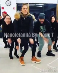 A BAILAR CON JENNIFER LOPEZ A MUCHACHA