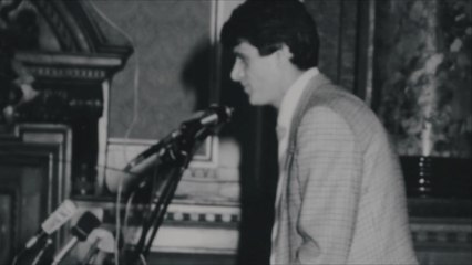 خارج النص- أحمد مطر.. لافتات ضد الظلام