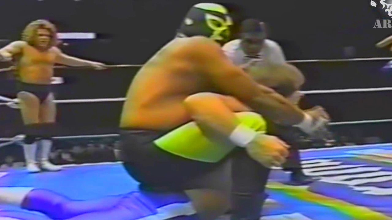 Chris Benoit (Pegasus Kid) & Vampiro Canadiense vs Pierroth Jr. & Emilio Charles Jr. |  CMLL 1994