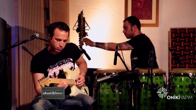 Emre Altuğ - Masal Sevdayla Başlar (Akustikhane)