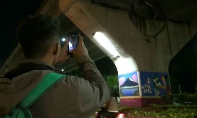 Minggu Malam, Pria Ini Nekat Panjat Beton JLNT