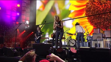 Sheryl Crow in Burgettstown, PA - 16 Sep 2017 (highlights)