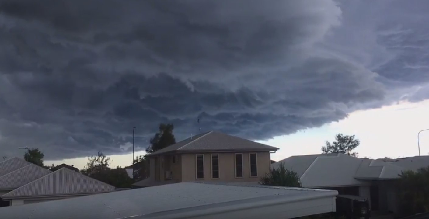 Timelapse Captures Storm Barrelling Over Sunshine Coast