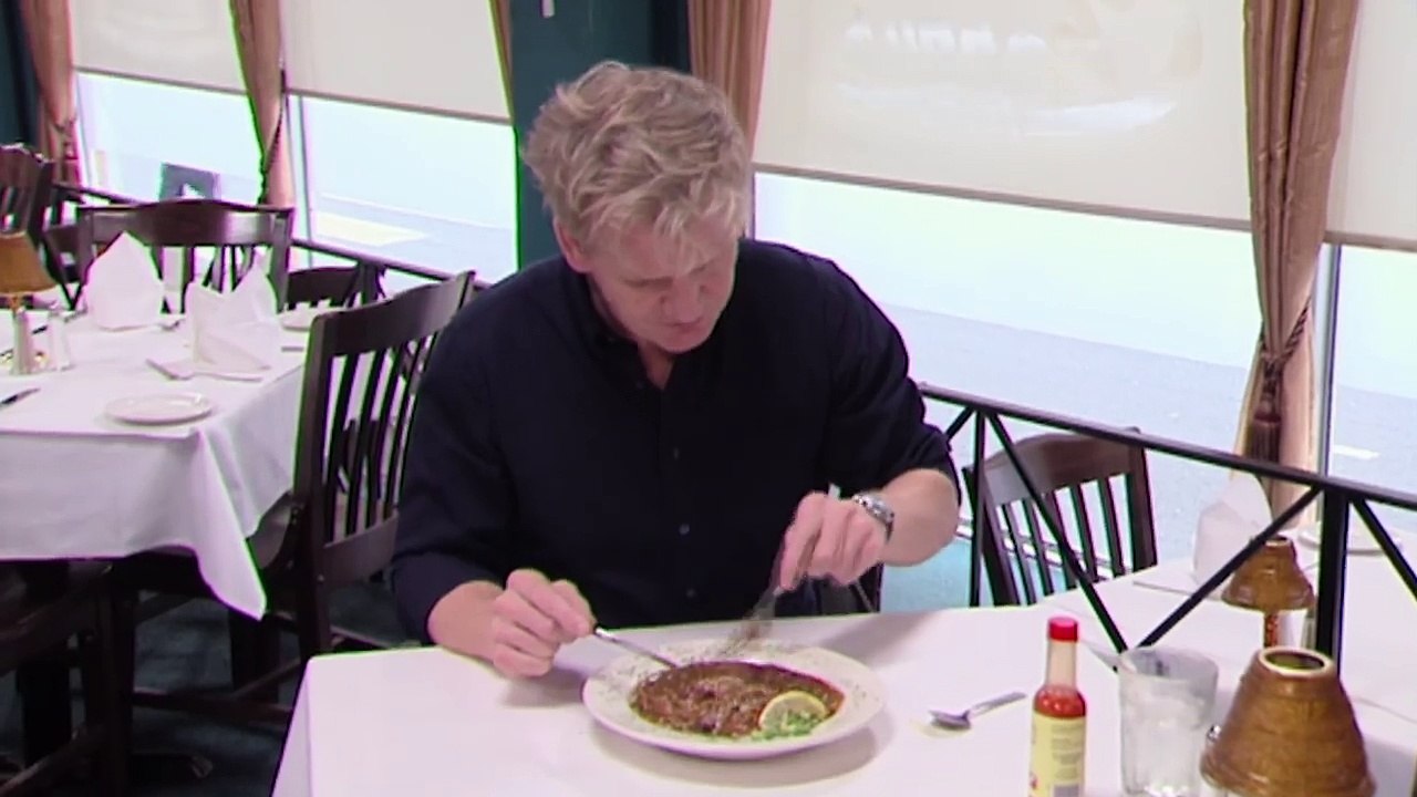 Even The Waiter Has To Spit The Lobster Out! - Kitchen Nightmares-KiyRQbWgH3s