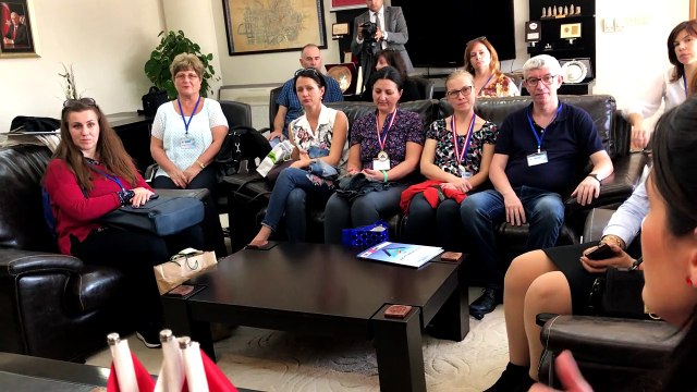 Proje kapsamında 5 ülkeden Akhisar'a gelen öğretmenler, Belediye Başkanı Salih Hızlı'nın konuğu oldu