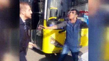 İETT şoförü tartıştığı sürücüyle yol ortasında kavga etti