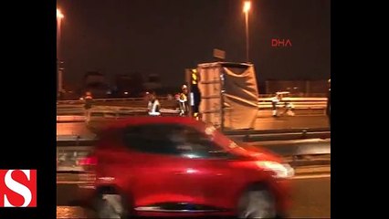 TIR metrobüs durağına girdi: 1'i ağır 3 yaralı