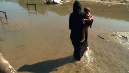 Rohingya refugees trapped and afraid in 'no man's land'