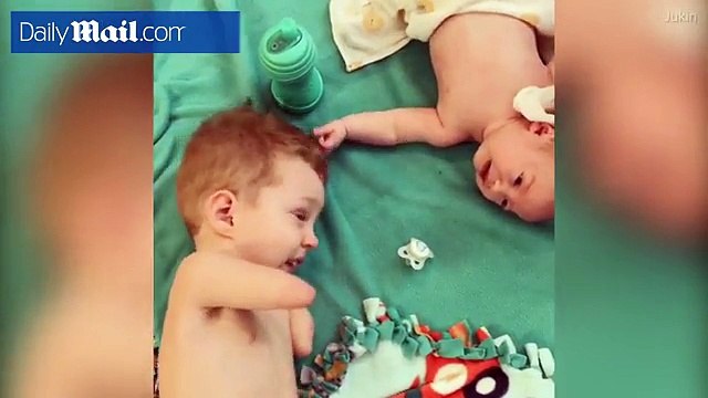 Nể phục nghị lực cậu bé không tay, không chân luôn lạc quan, tự lập trong mọi sinh hoạt đời thường (2)