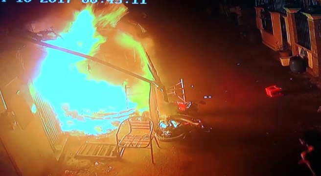 Cận cảnh đám cháy ở Sài Gòn rạng sáng 24/10