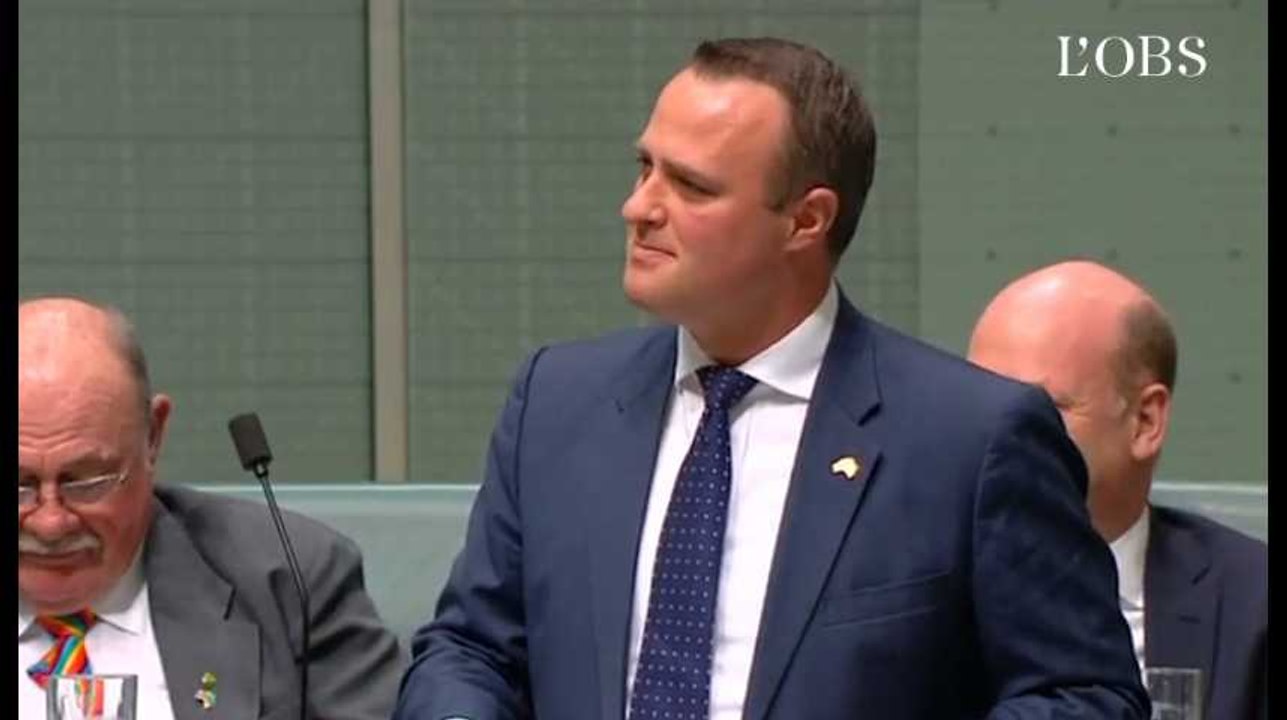 Australie : un député demande la main de son conjoint au Parlement