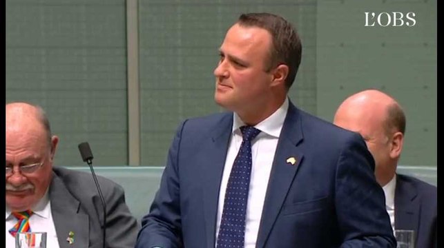 Australie : un député demande la main de son conjoint au Parlement