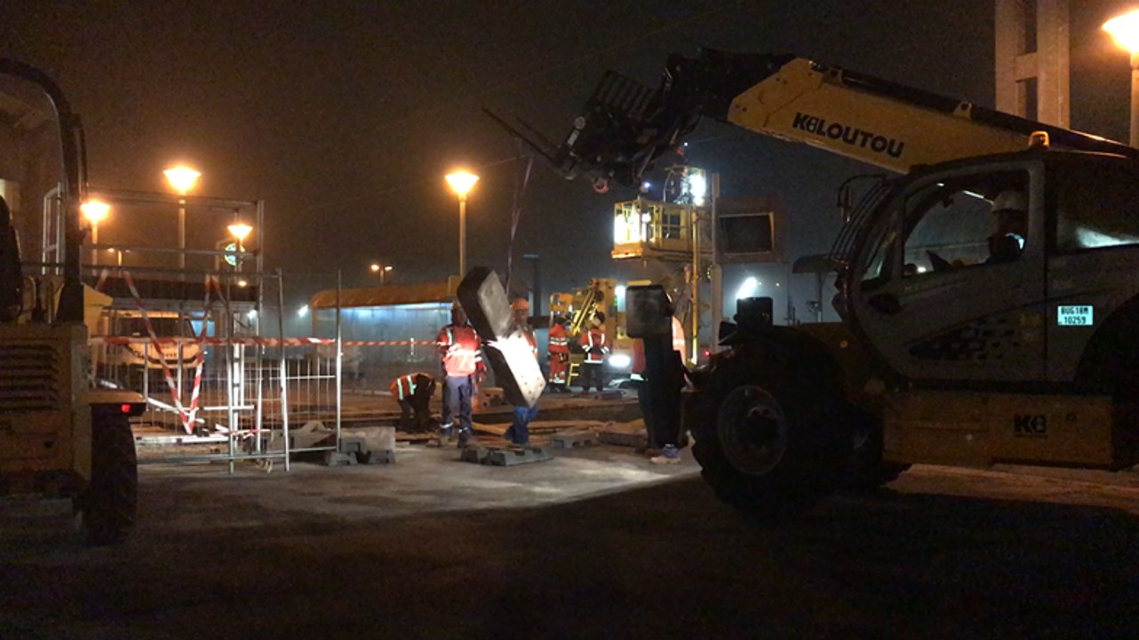 Travaux de la gare de Lisieux, la nuit les quais ont une vie très active