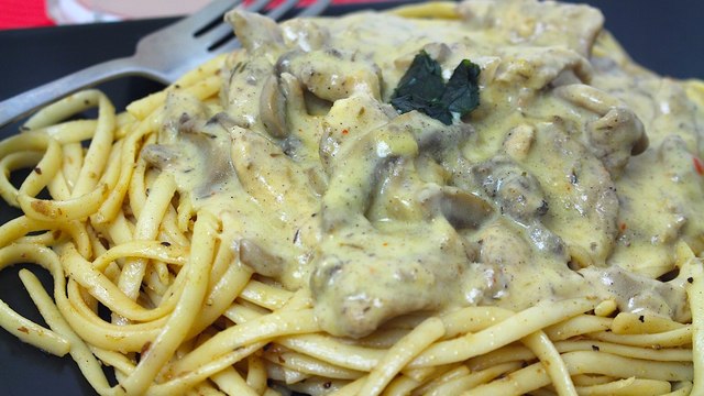 CHICKEN STROGANOFF WITH NOODLES *COOK WITH FAIZA*